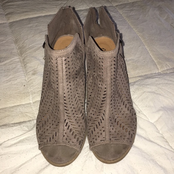 Beautiful heels💜 - Picture 3 of 4